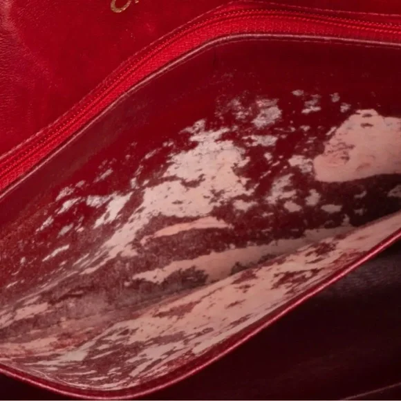 Authentic Chanel Red quilted Diana shoulder handbag - Picture 3 of 17